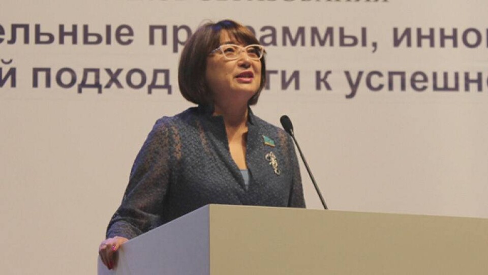 Айтимова произнесла невнятную речь про "не таких как все" казахов и изжогу у чиновников