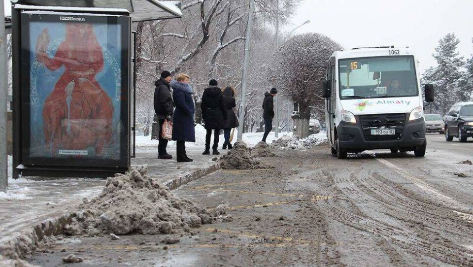 Уровень снега в Алматы поднялся ещё на 10 сантиметров