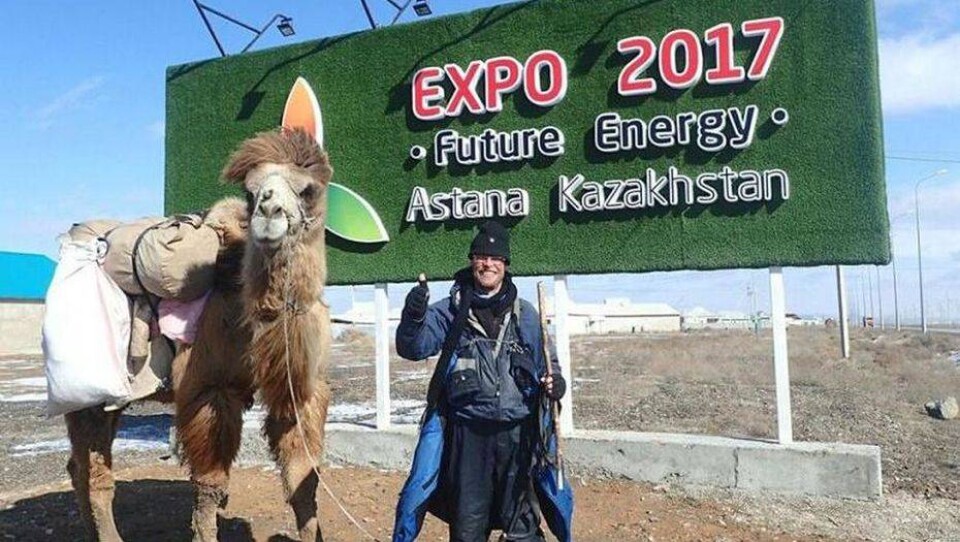 Шведский путешественник за год прошёл с верблюдом от Алматы до Каспия