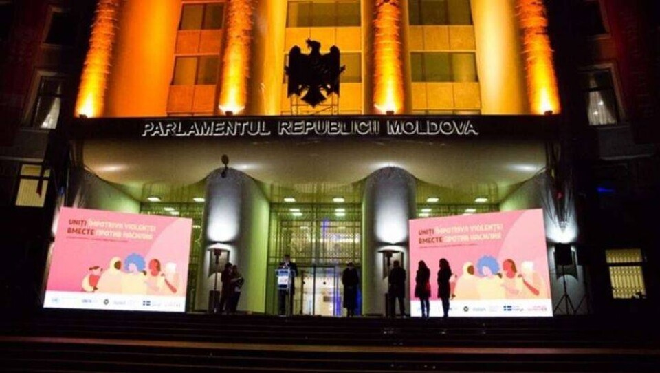 Парламент Молдовы одобрил вывод главной спецслужбы страны из подчинения президенту