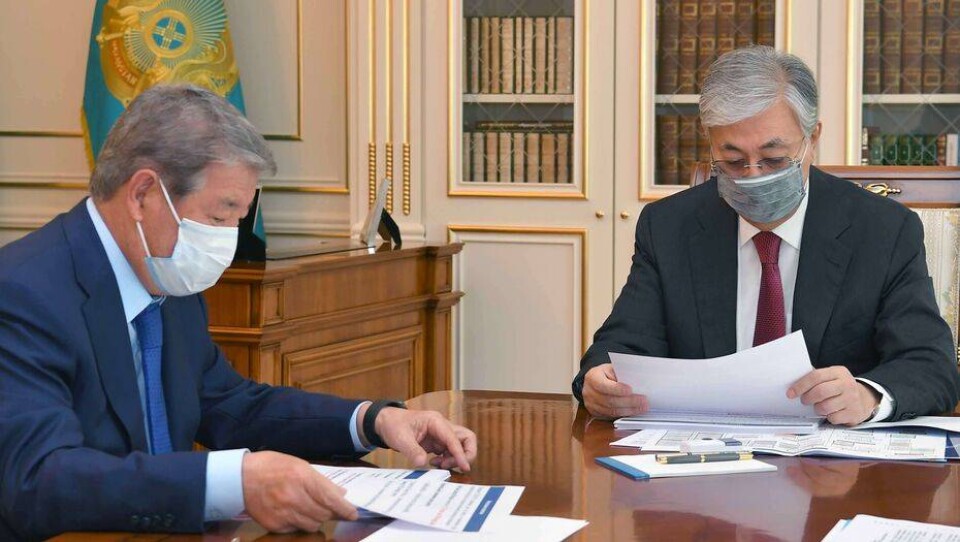 Токаев обсудил с Есимовым программу поддержки казахстанских предприятий