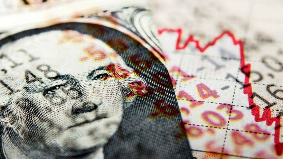 В обменниках Казахстана доллар продают по 390 тенге
