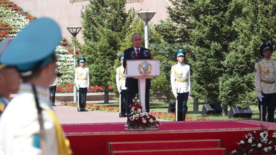 Касым-Жомарт Токаев поднял главный флаг страны в Нур-Султане