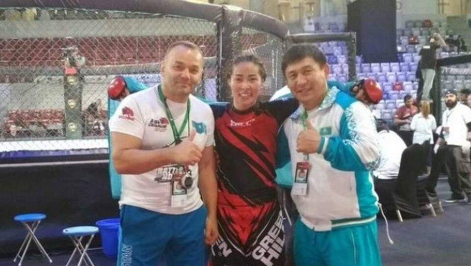Учительница из Талдыкоргана выиграла свой первый бой на чемпионате мира по ММА в Бахрейне
