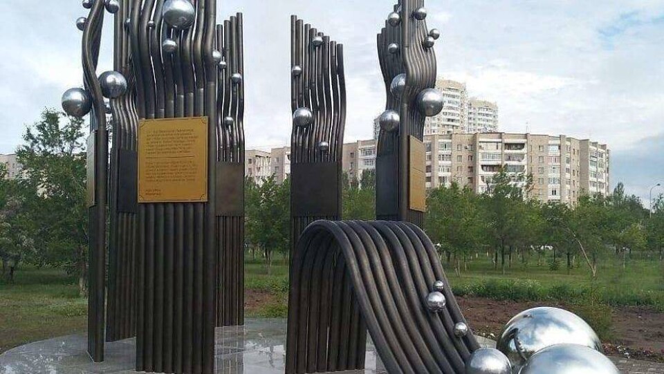 Стелу, олицетворяющую силу воды, открыли в Астане