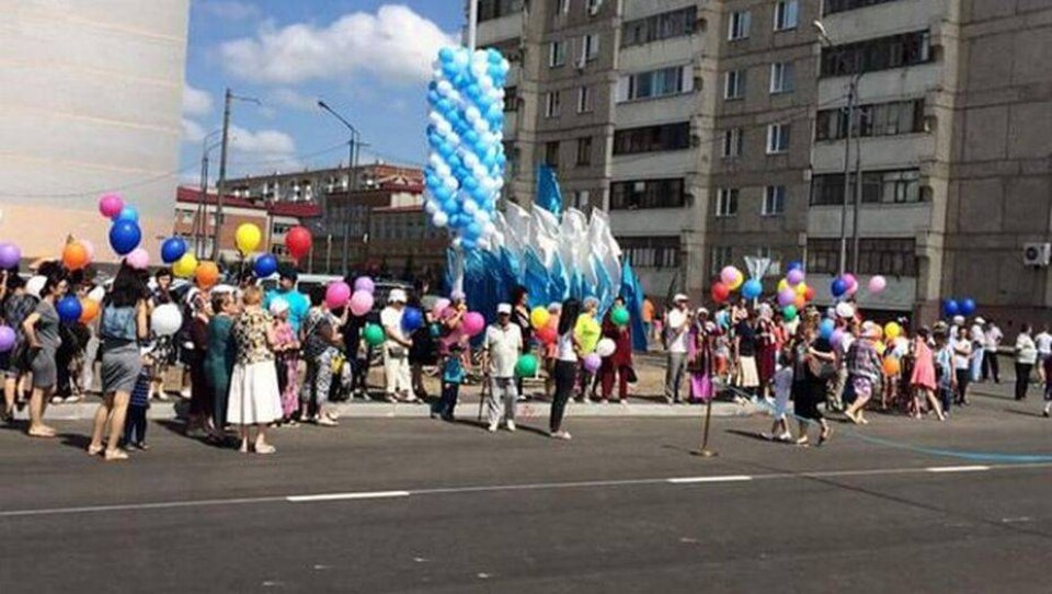 Жители Павлодара отпраздновали ремонт дороги массовым гуляньем