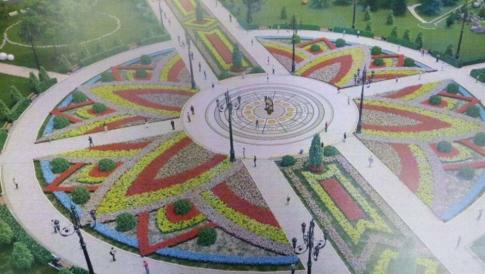 Сносить клумбу для установки трёхметровой скульптуры верблюда в центральном парке Алматы не будут