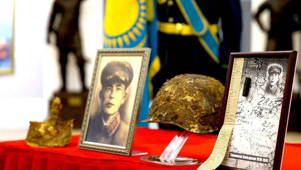 Останки казахстанского воина ВОВ, погибшего в Украине, передали родным для захоронения на родине 