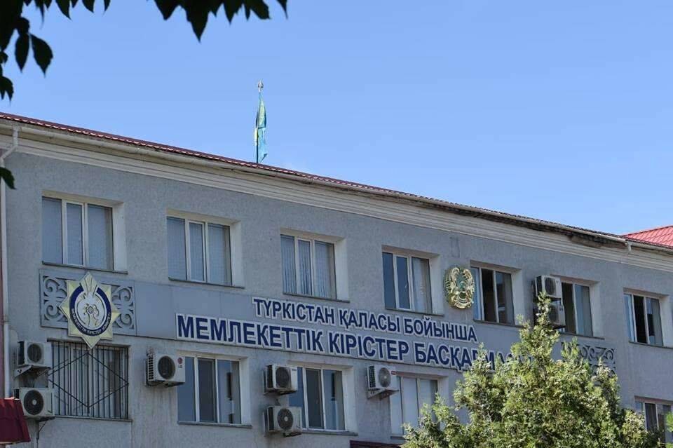 Первыми из Шымкента в Туркестан переехали налоговики
