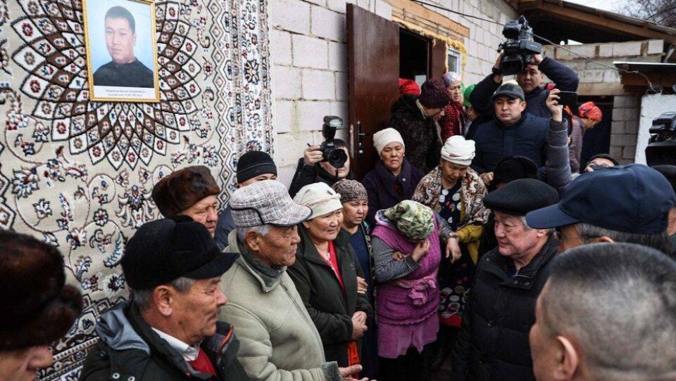 Бердыбек Сапарбаев посетил семью Дархана Абдрахыма, погибшего во время конфликта в Кордайском районе