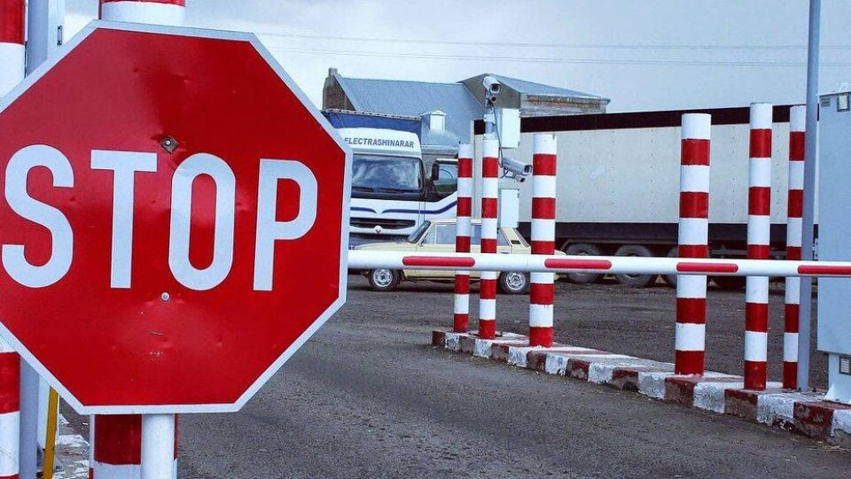 300 тысяч казахстанцев имеют ограничения на выезд из страны из-за долгов