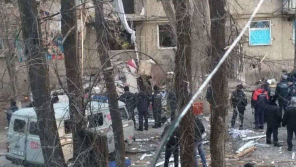 Взрыв произошёл в многоэтажном доме Тараза. Есть жертвы