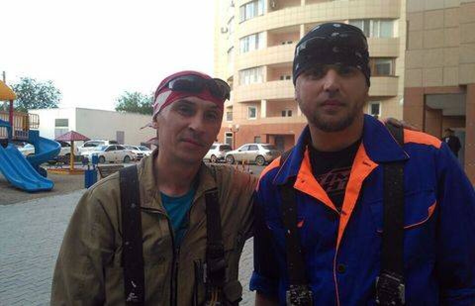 Альпинисты в Атырау спасли женщину и ребёнка из горящей многоэтажки