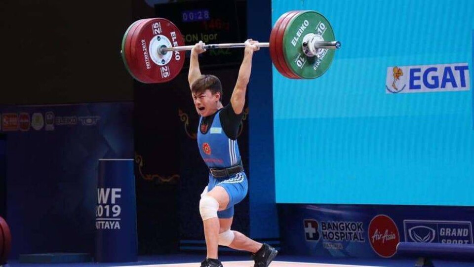 Казахстанский штангист Игорь Сон выиграл серебряную медаль на чемпионате мира
