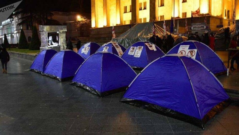 Оппозиционеры Грузии поставили палатки у парламента после инаугурации президента