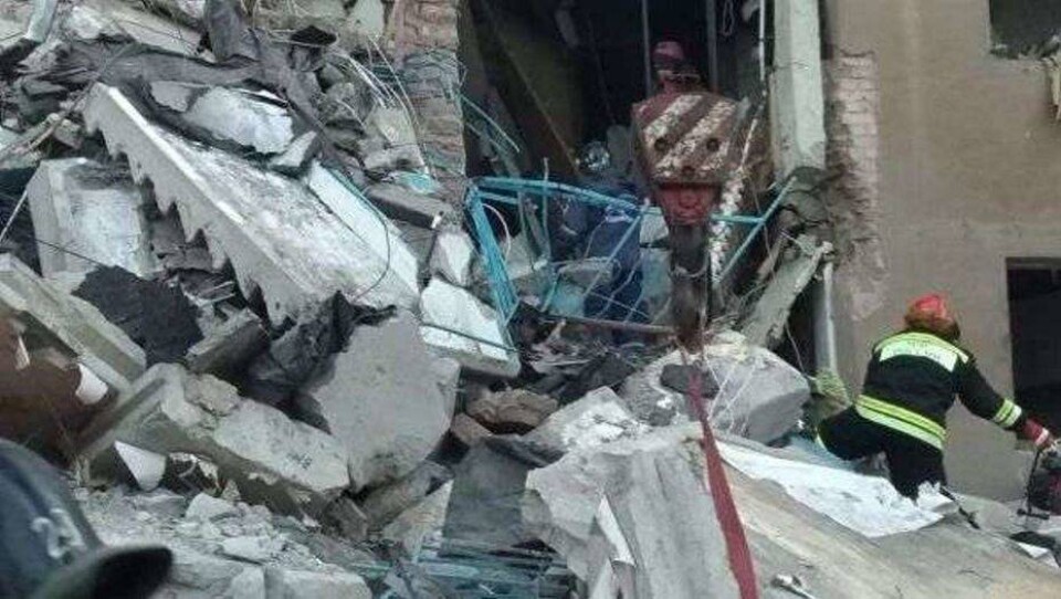 Разбор завалов в Магнитогорске приостановили на сутки