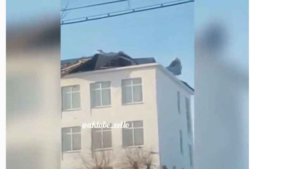 Крыша школы в Актюбинской области не выдержала ветра