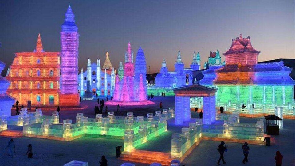 Ледовый город на площади 60 га открыли в китайском Харбине