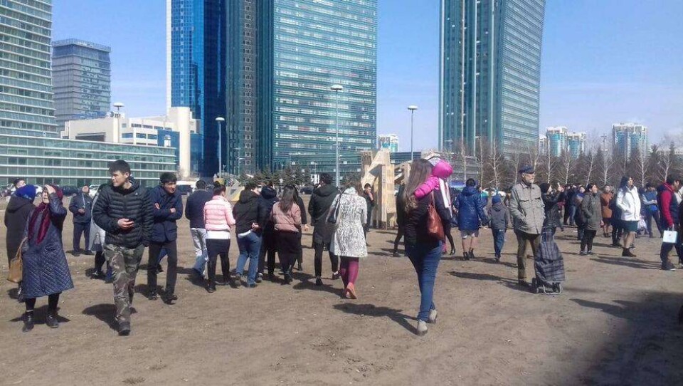 Во время учений в ТРЦ "Керуен" в Астане у пожарных случилась накладка с батутом