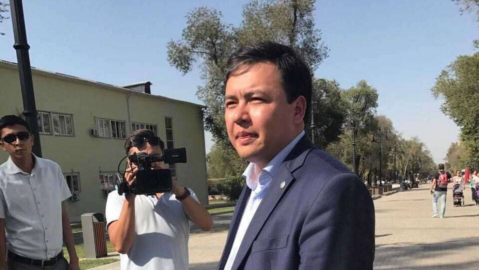 Nur Otan о претензии Перуашева: Чтобы выдвигать акимов из своих рядов, надо побеждать на выборах
