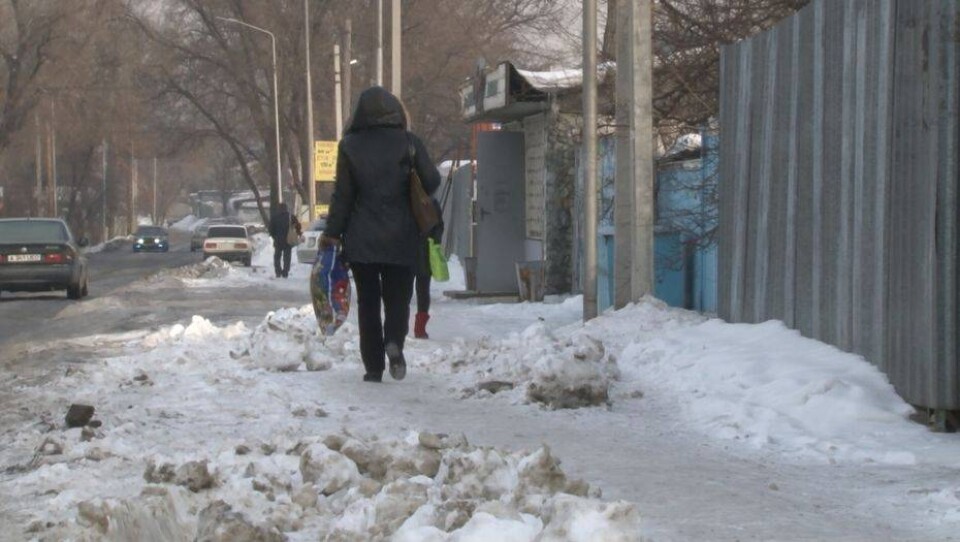 Аким Талдыкоргана заставил коммунальщиков ходить по городу пешком