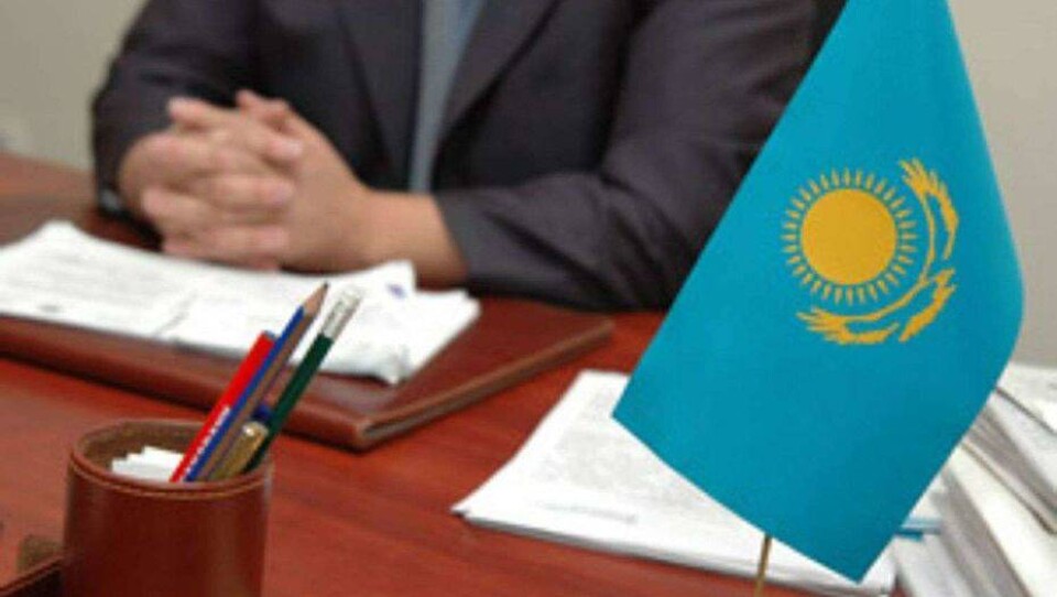 В Алматы госслужащих заставляют работать по 16 часов и не выдают зарплату в срок