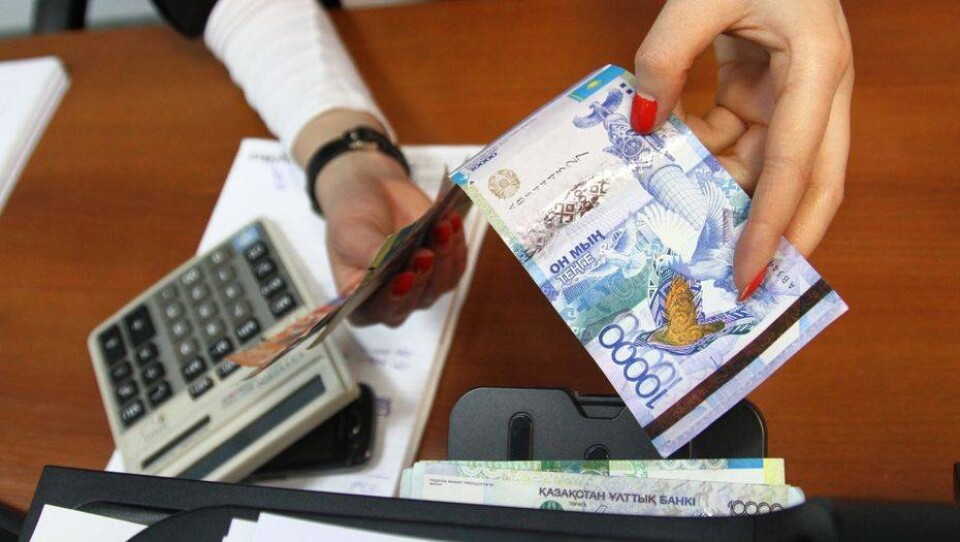 Директор школы в СКО платил зарплату "учителю-призраку"
