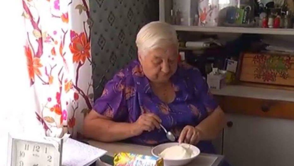 Труженице тыла преподнесли просроченные продукты в Алматы