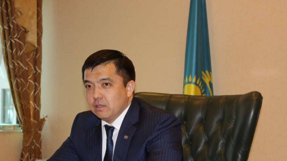 Аким Актобе выступил против поборов в школах и поделился родительским опытом
