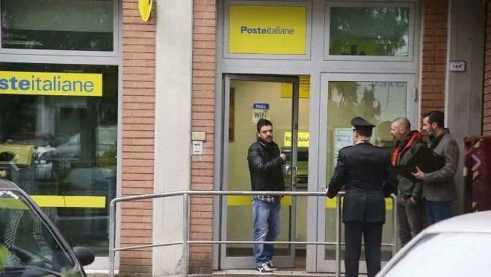 В Италии преступник захватил заложников, требуя встречи с вице-премьером и главой МВД