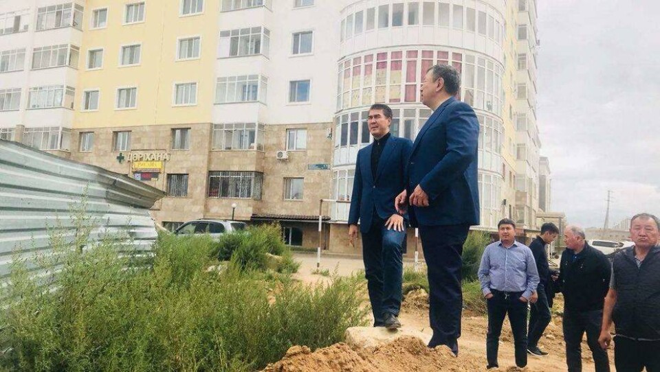 Исекешев поручил расширить проезжую часть и обустроить парковочные места у школ Астаны