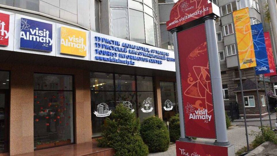 В Алматы открыли информационный центр и горячую линию для туристов