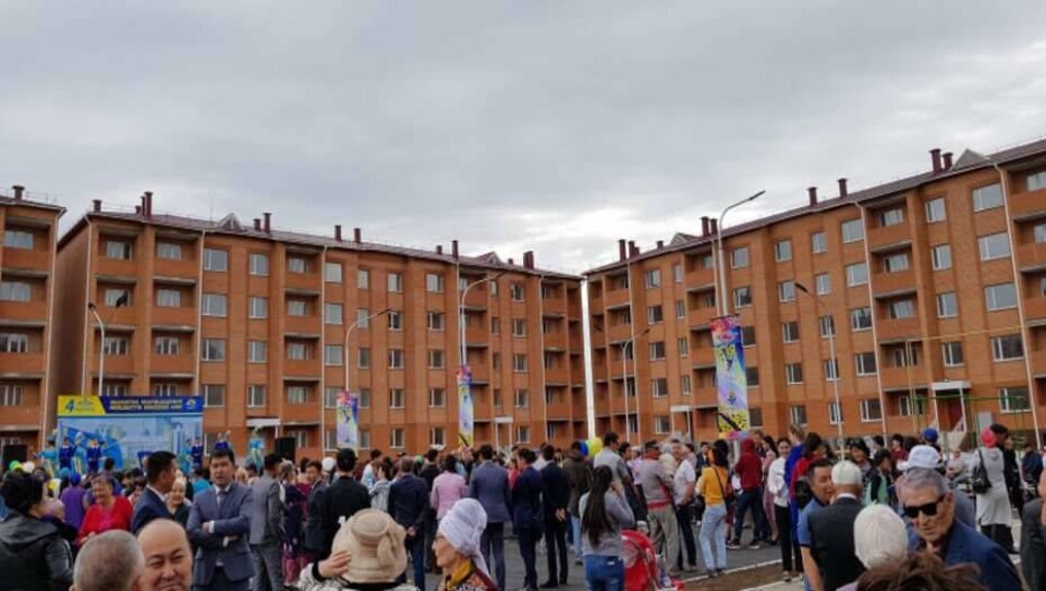 В Кокшетау многодетным семьям и детям-сиротам вручили ключи от квартир