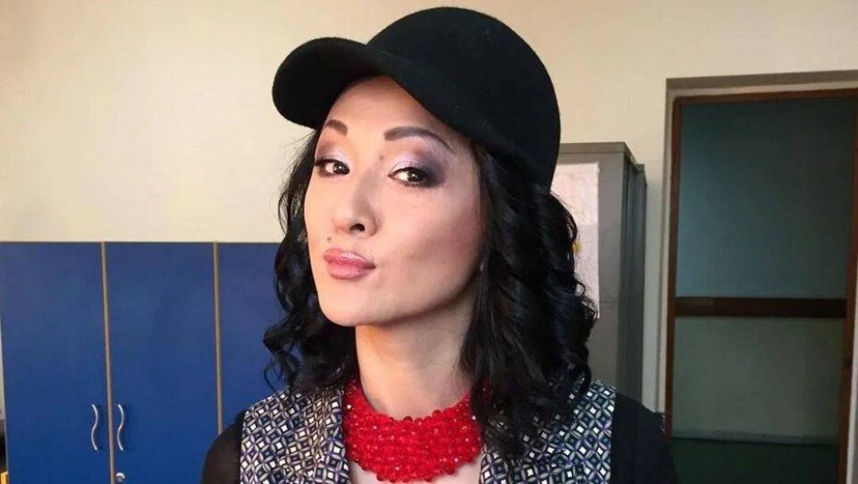 Певица Меруерт Тусипбаева попала под суд из-за поста в Instagram про тюрбан и платья