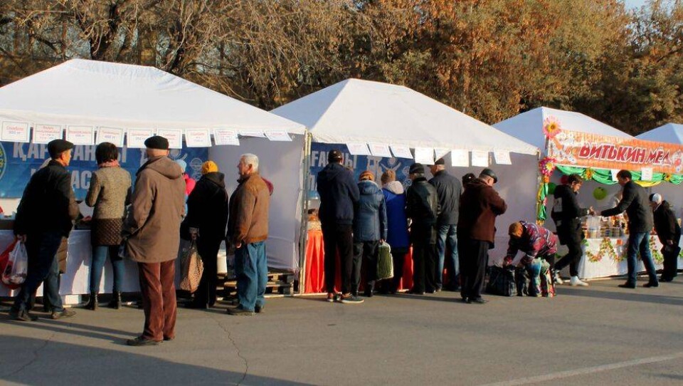Аким Карагандинской области посетил первую в этом году сельскохозяйственную ярмарку