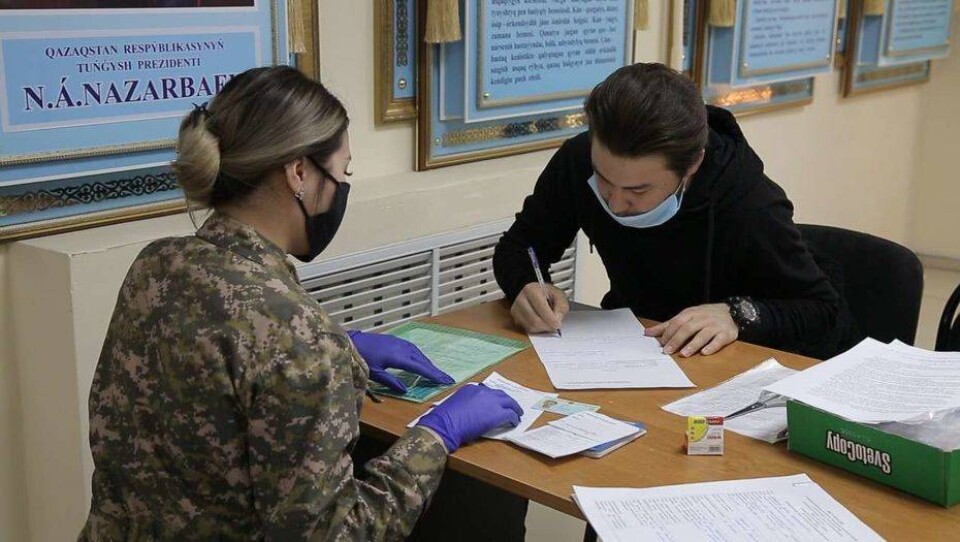 В Нур-Султане начался призыв военнообязанных на спецсборы