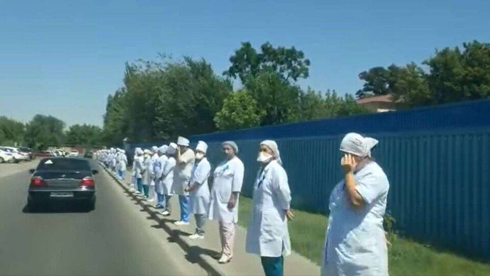 Организаторов флешмобов с участием врачей раскритиковали за неуместную инициативу