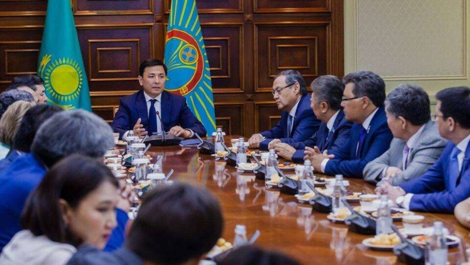 Проблемные вопросы развития столицы обсудил Кульгинов с депутатами маслихата