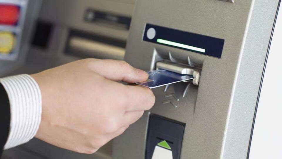 В Halyk bank объяснили, почему взимают комиссию при снятии наличных с карточки