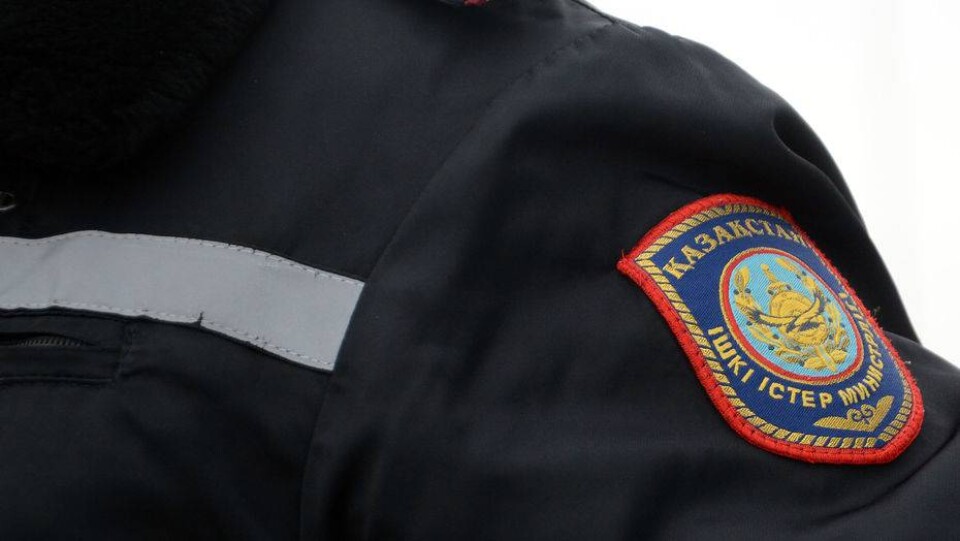 Ещё один добрый полицейский из Шымкента стал героем соцсетей