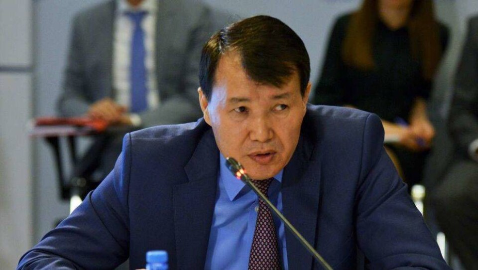 Шпекбаев: Поборы в школах и сбор справок пора отправить в прошлое