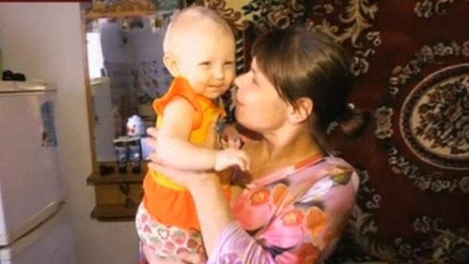 Девочку, оставленную мамой в общежитии Актобе, вернули родительнице