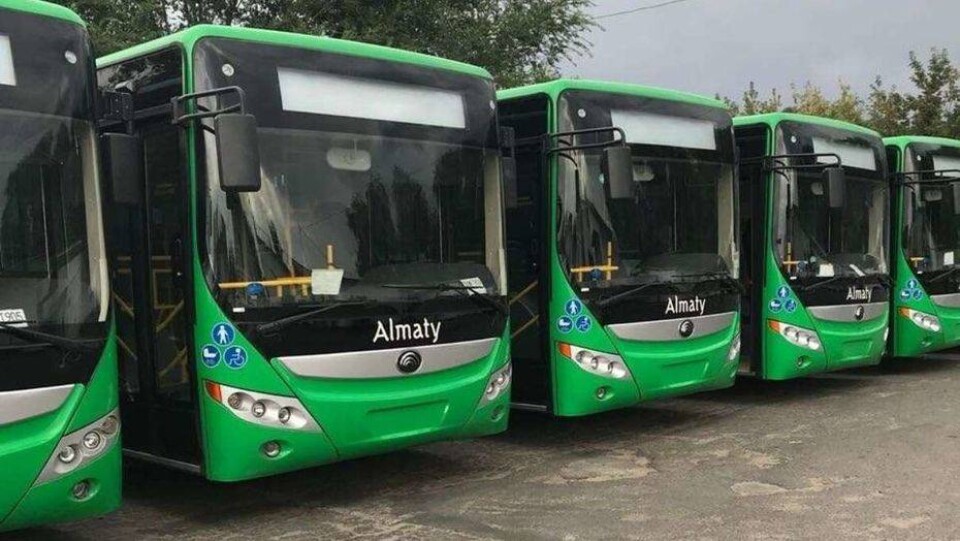 В "Алматыэлектротранс" нехватку автобусов на маршруте объяснили техническими проблемами