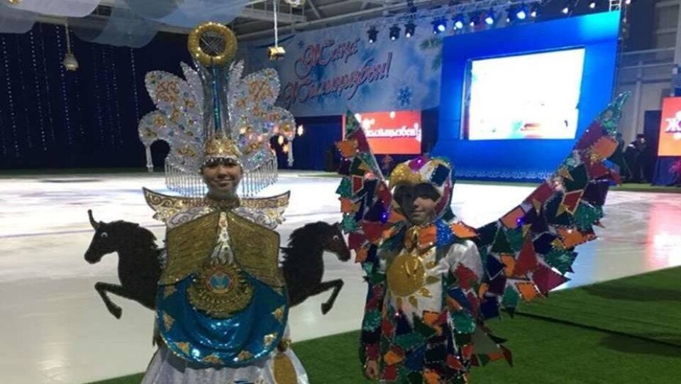 Костюм, олицетворяющий "Рухани жаңғыру", произвёл фурор на президентской ёлке в СКО