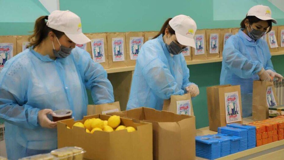Жасотановцы раздали медикам продукты для укрепления иммунитета в Алматы, Нур-Султане и Талдыкоргане