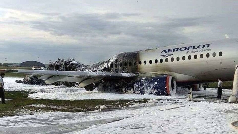 Росавиация рассказала о действиях пилотов сгоревшего в Шереметьево SSJ 100