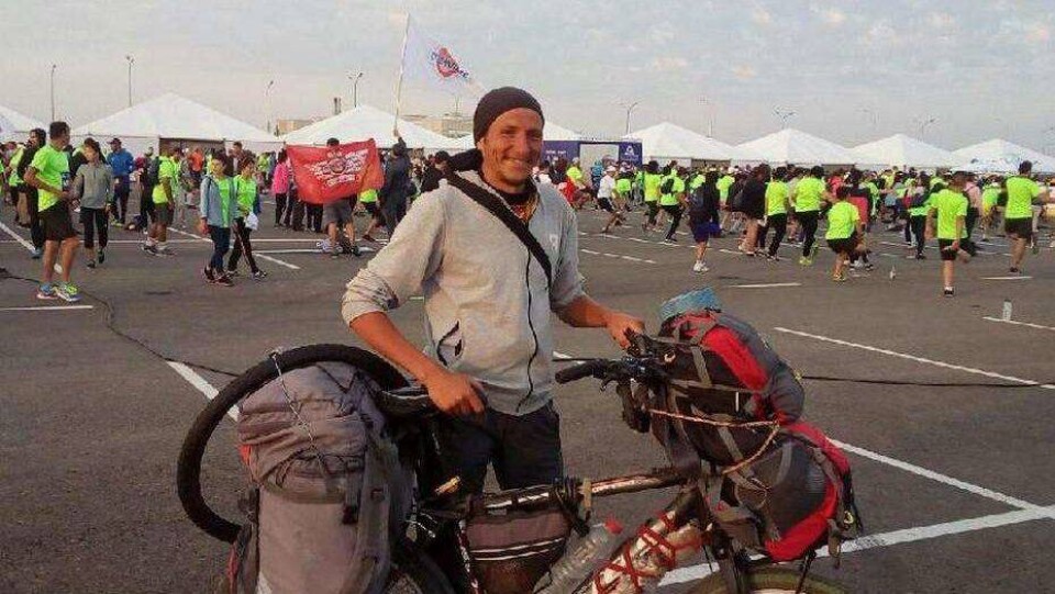 Россиянин приехал в Астану на ШОС, преодолев 1100 км на велосипеде