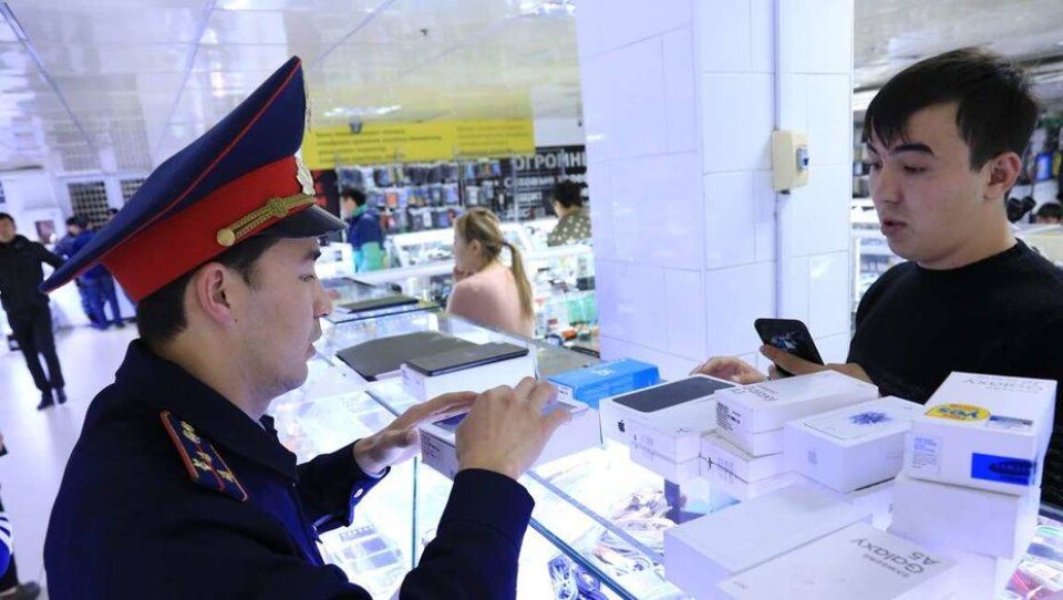 Полиция изъяла 800 телефонов без документов в торговом доме Астаны