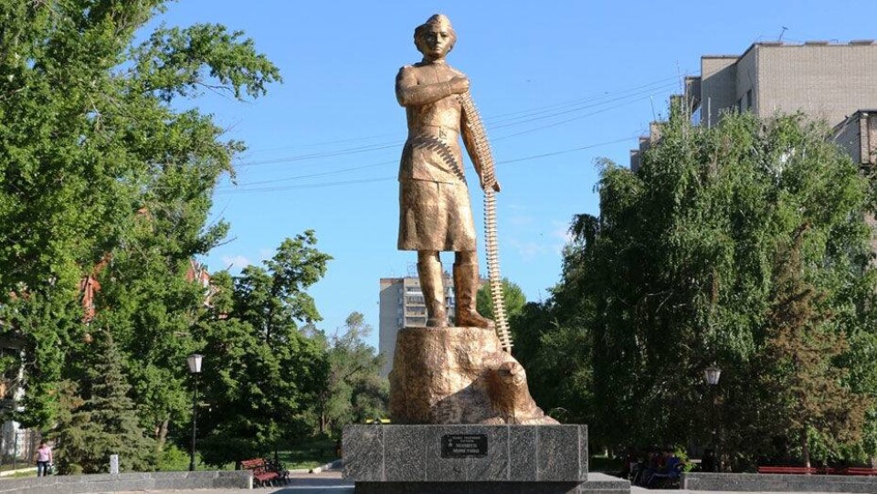 Памятник Маншук Маметовой в Уральске заменят на скульптуру за 138 млн тенге