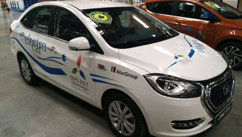 12 электромобилей JAC выпустили в Костанайской области